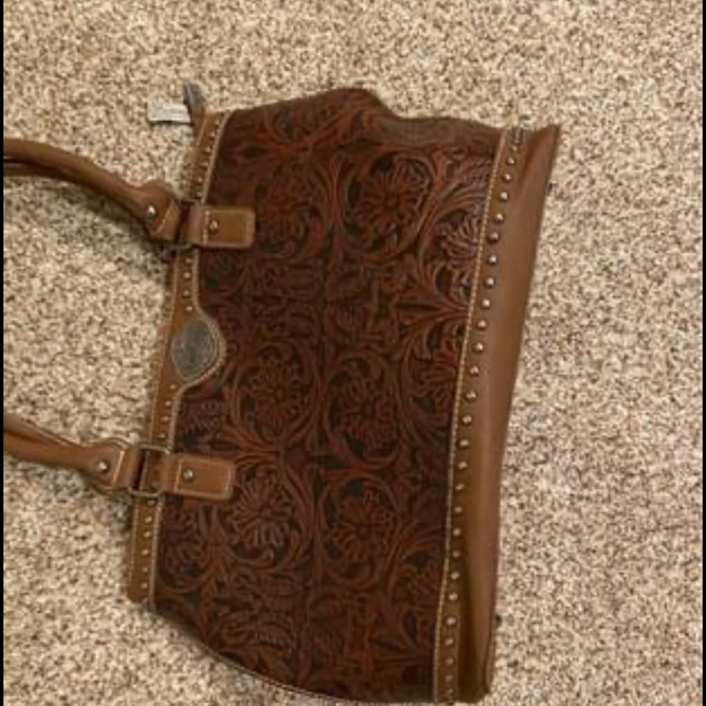 Embossed purse - Picture 2 of 3